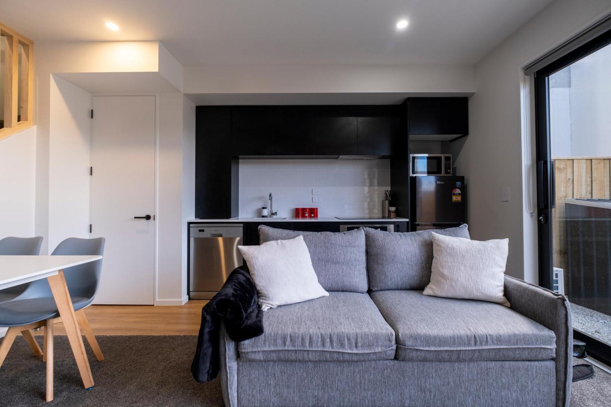 Luxury 2 Bed Townhome In Cbd Крайстчърч Екстериор снимка
