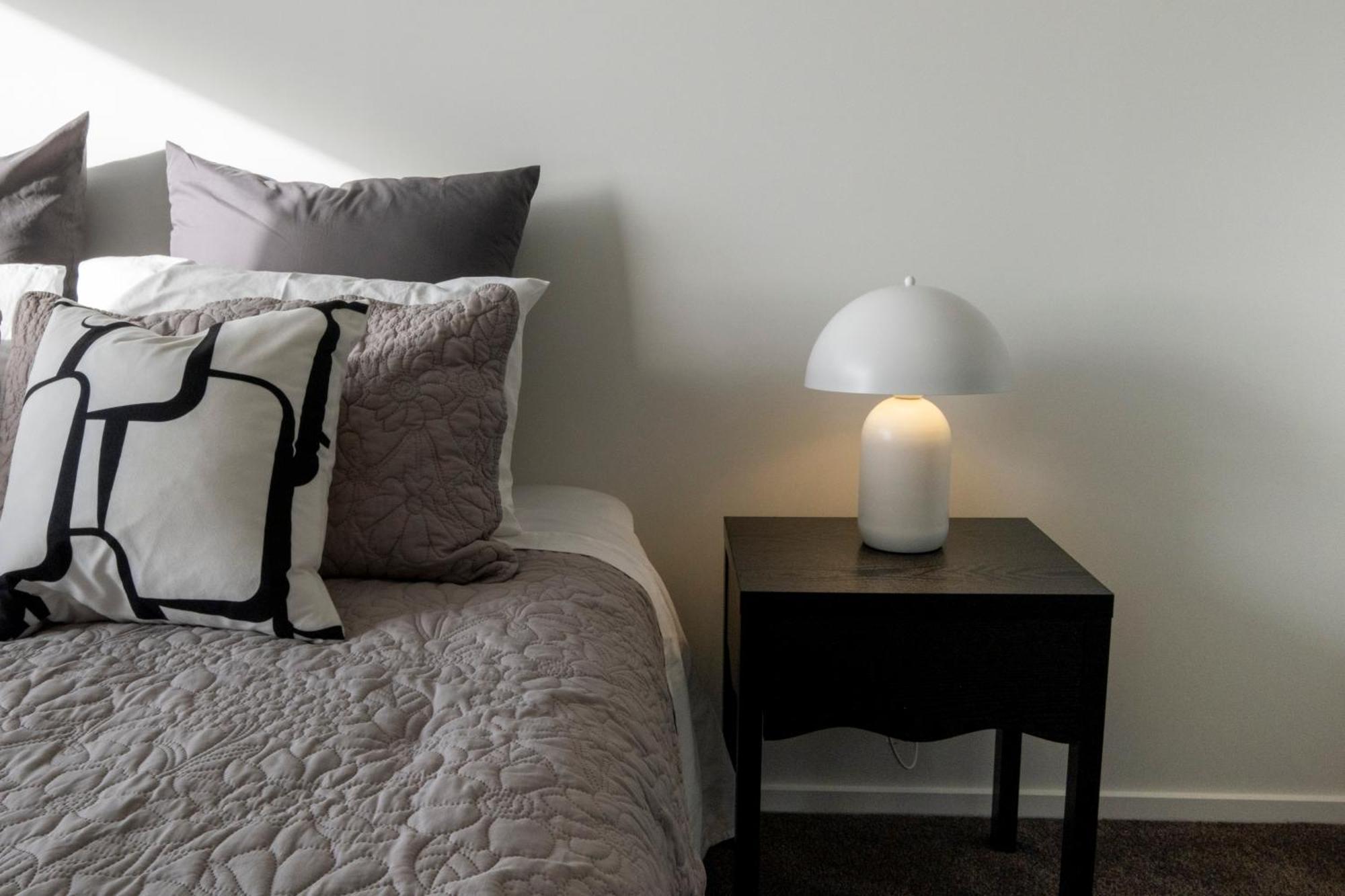 Luxury 2 Bed Townhome In Cbd Крайстчърч Екстериор снимка
