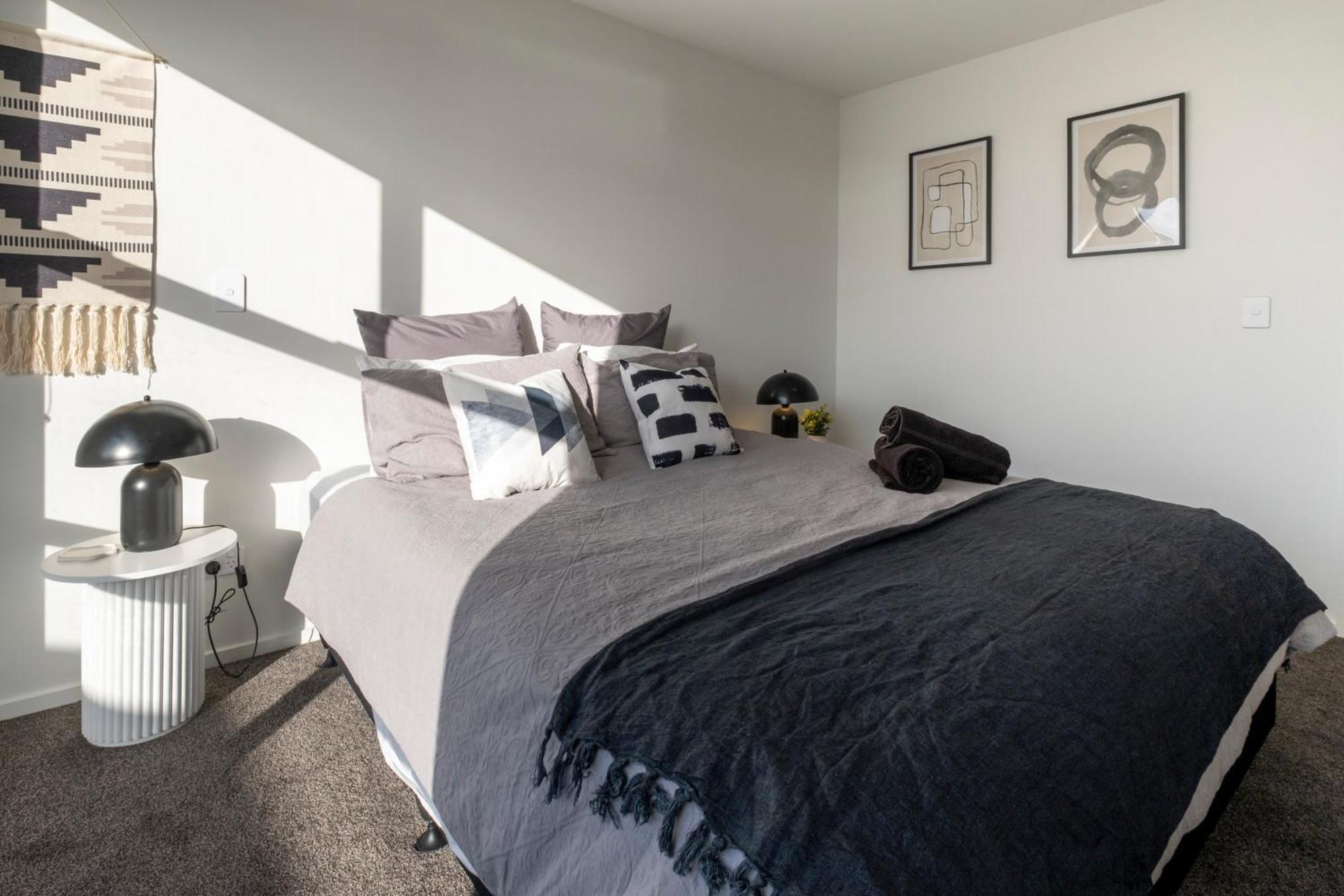 Luxury 2 Bed Townhome In Cbd Крайстчърч Екстериор снимка