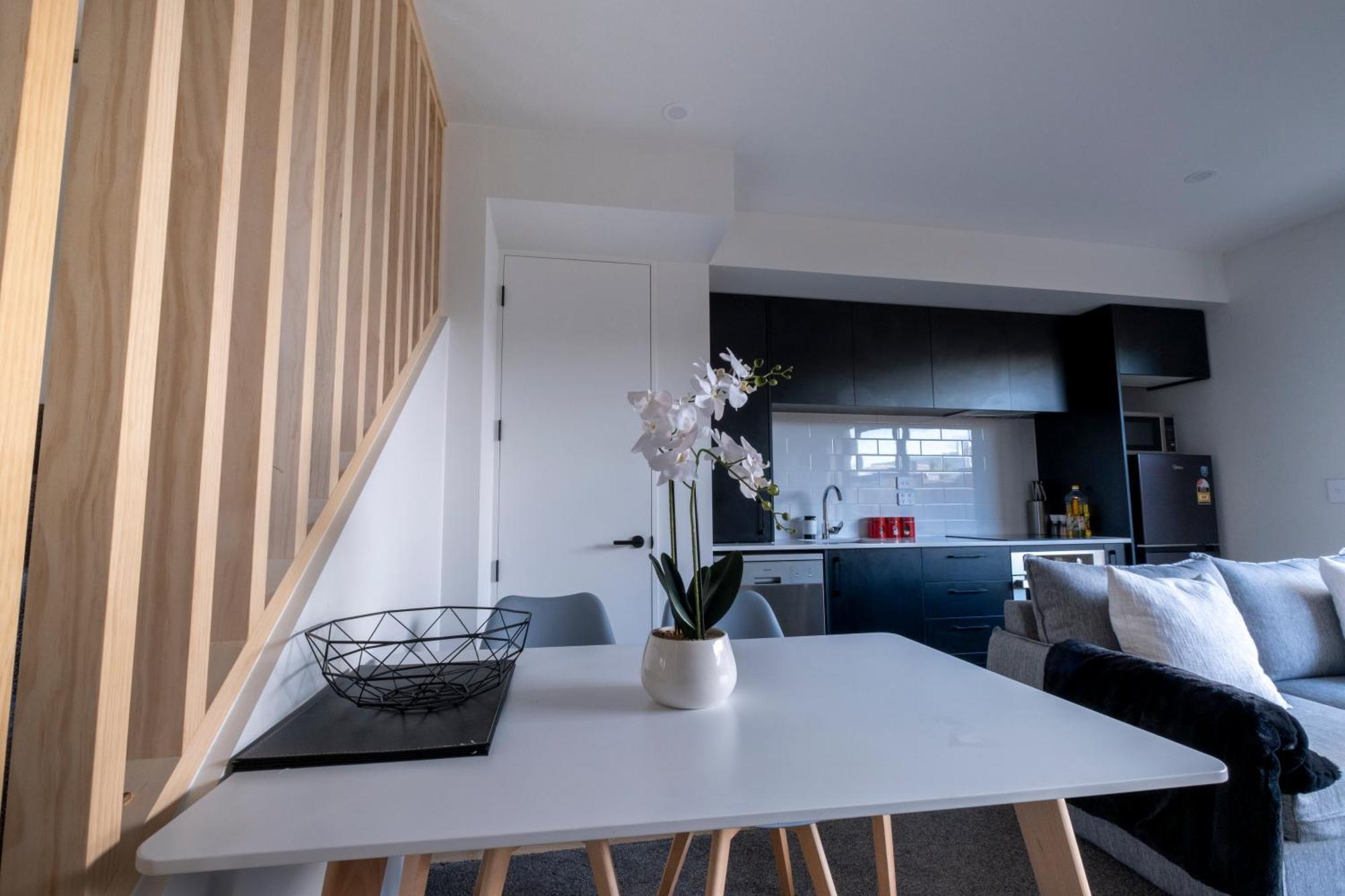 Luxury 2 Bed Townhome In Cbd Крайстчърч Екстериор снимка