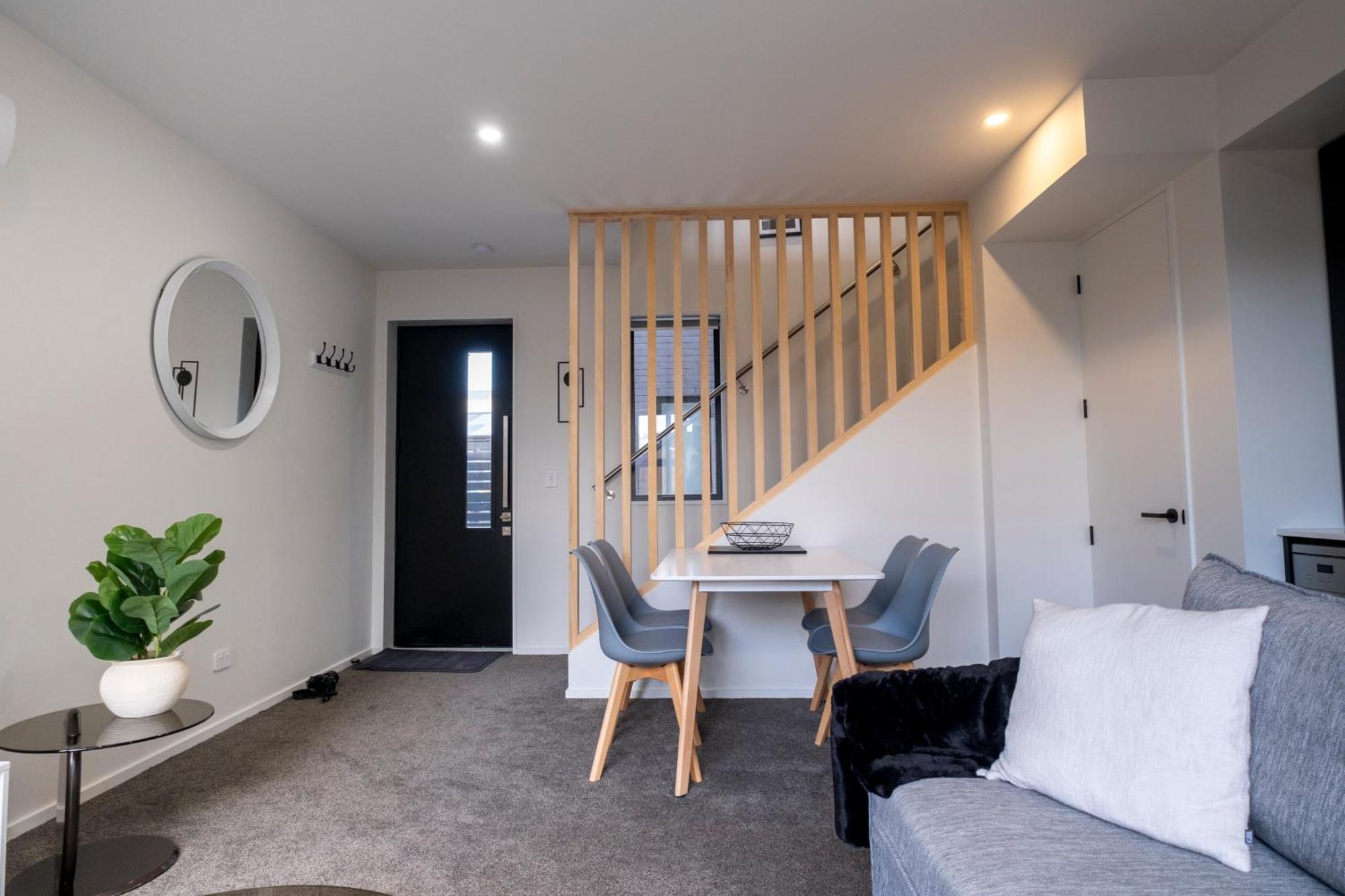 Luxury 2 Bed Townhome In Cbd Крайстчърч Екстериор снимка
