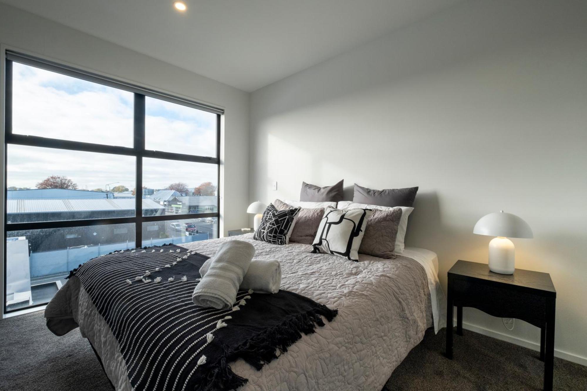 Luxury 2 Bed Townhome In Cbd Крайстчърч Екстериор снимка