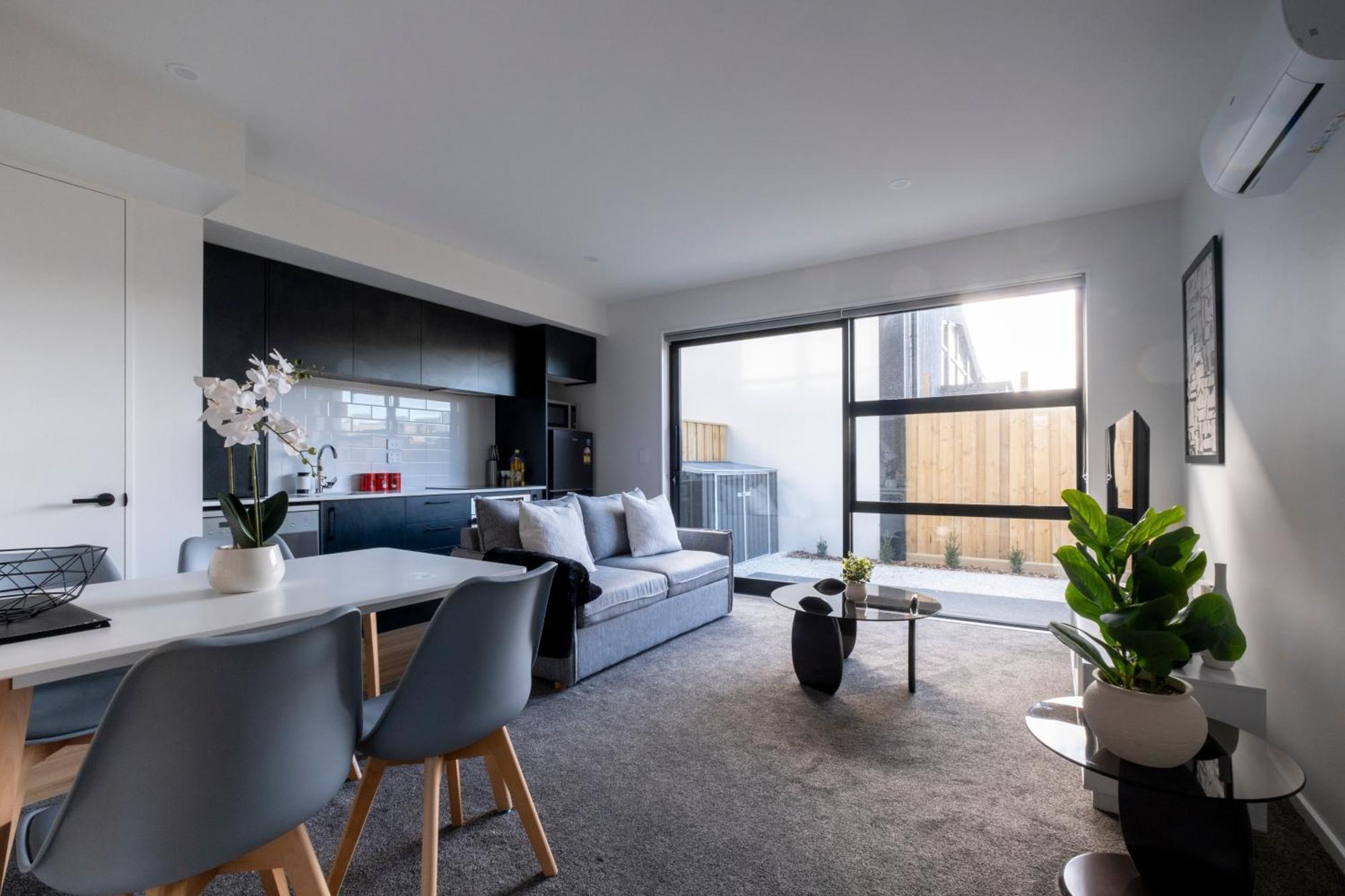Luxury 2 Bed Townhome In Cbd Крайстчърч Екстериор снимка
