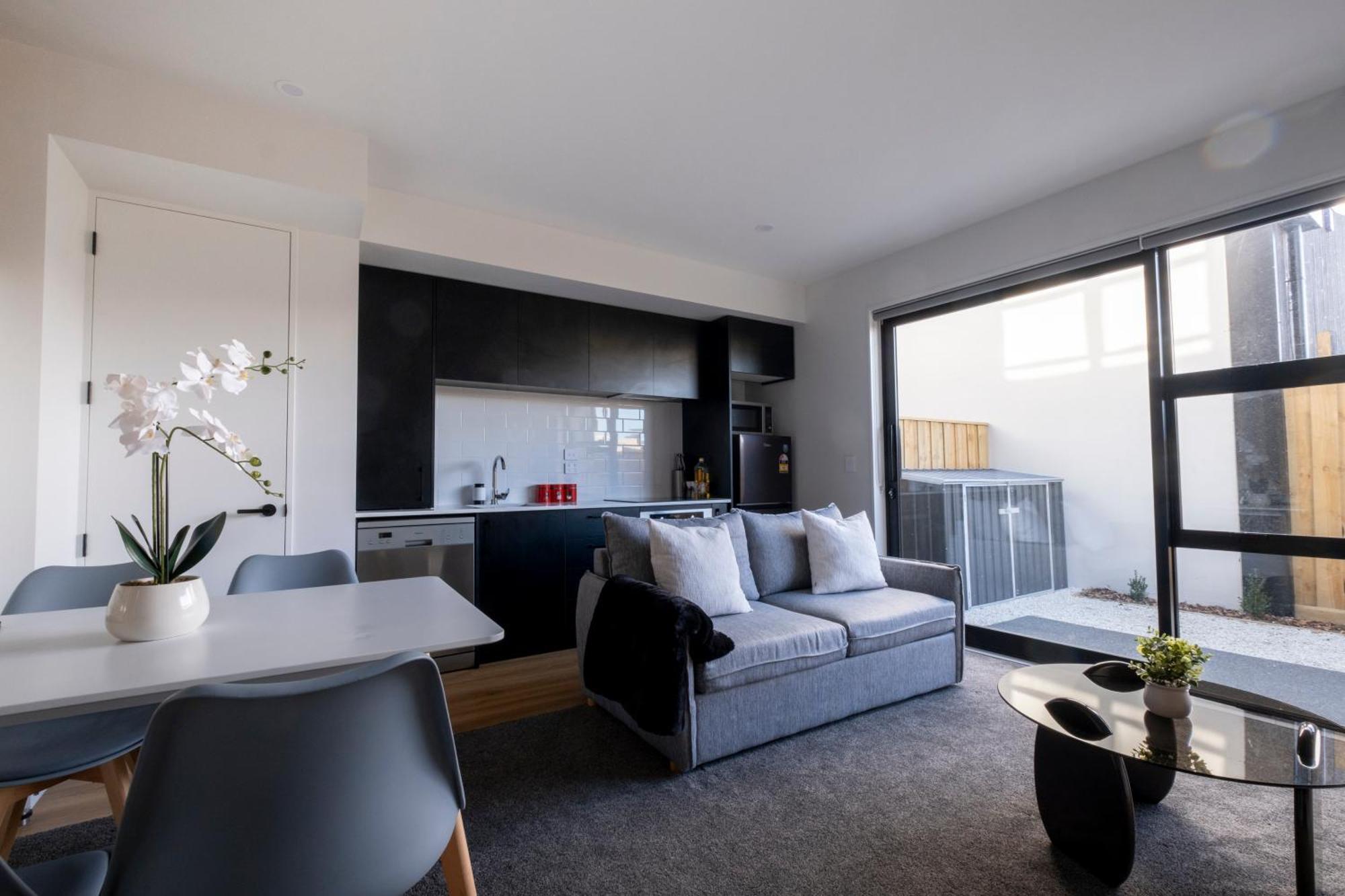 Luxury 2 Bed Townhome In Cbd Крайстчърч Екстериор снимка