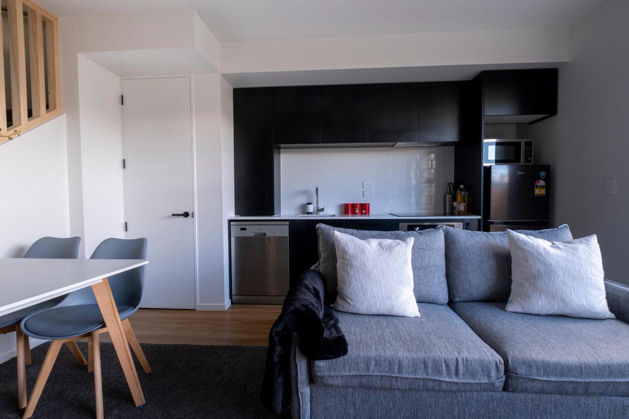 Luxury 2 Bed Townhome In Cbd Крайстчърч Екстериор снимка