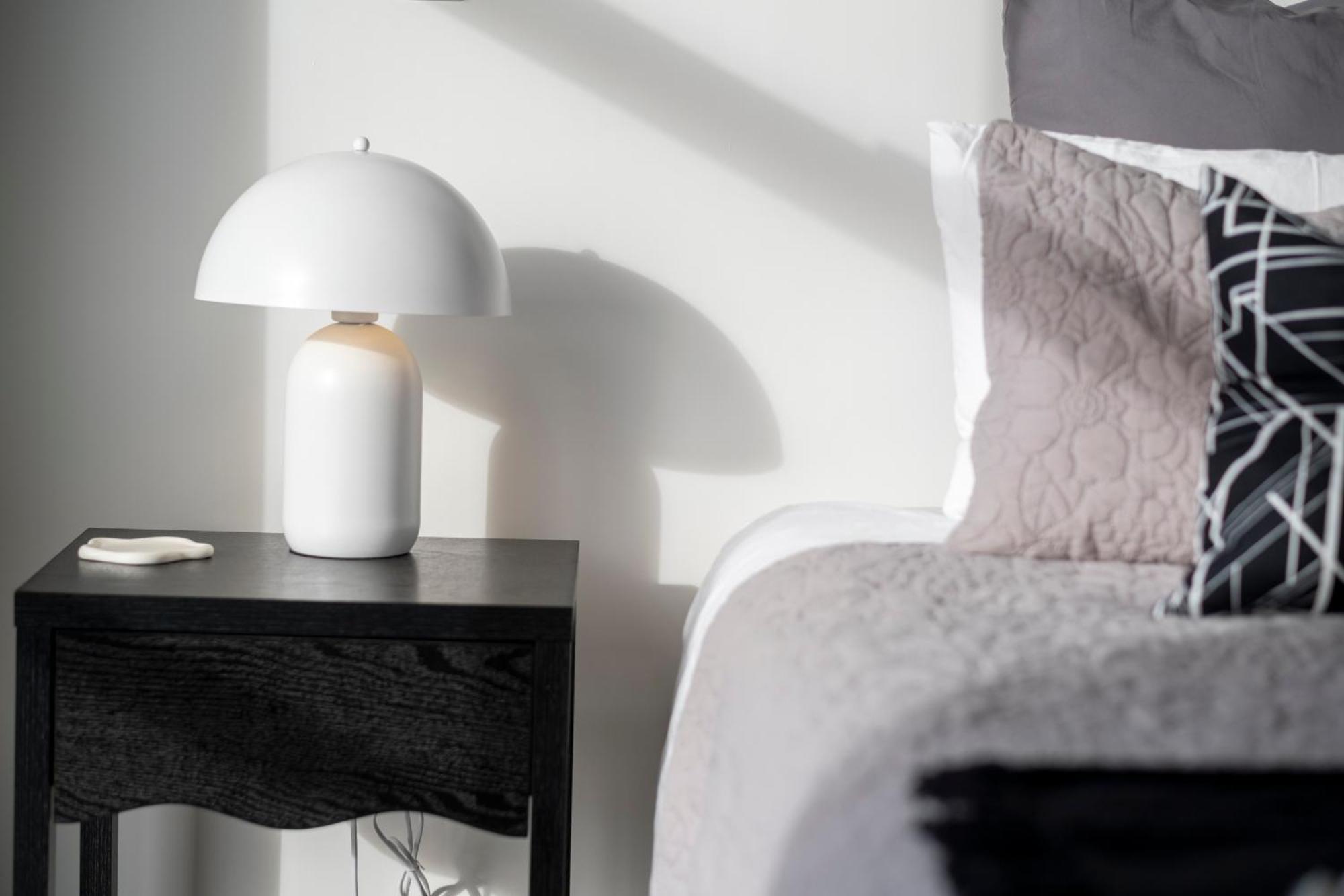 Luxury 2 Bed Townhome In Cbd Крайстчърч Екстериор снимка