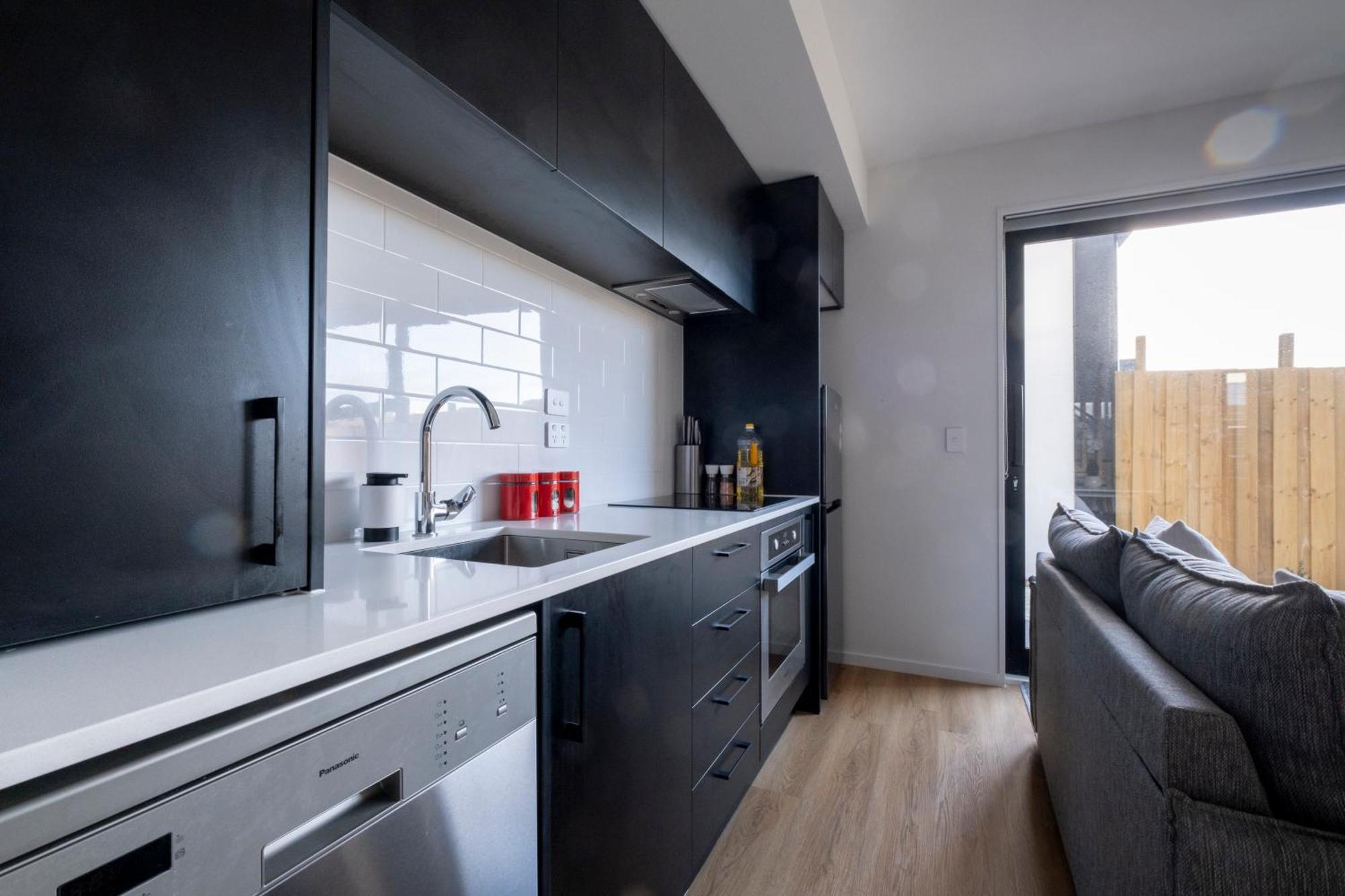 Luxury 2 Bed Townhome In Cbd Крайстчърч Екстериор снимка