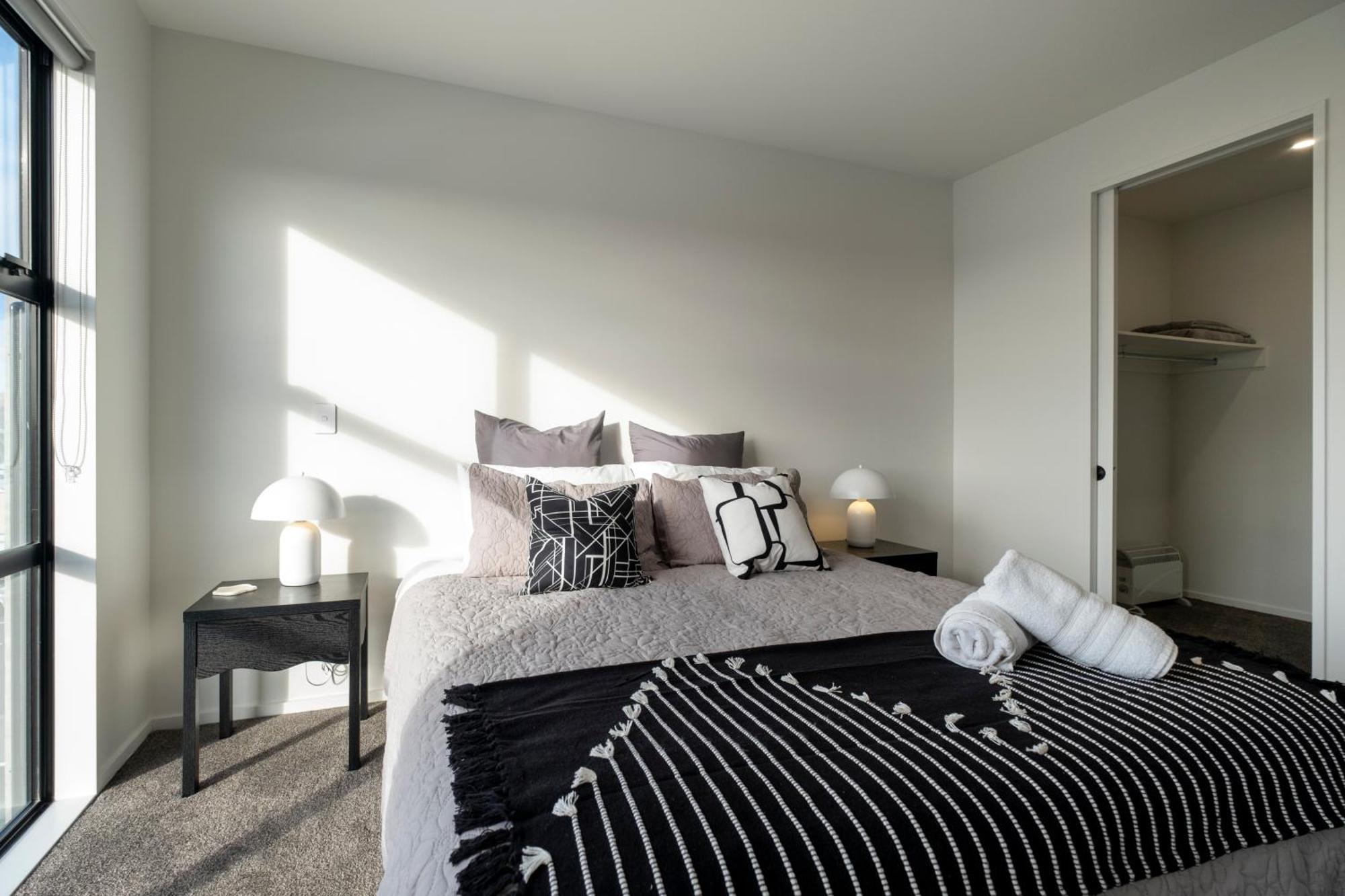 Luxury 2 Bed Townhome In Cbd Крайстчърч Екстериор снимка