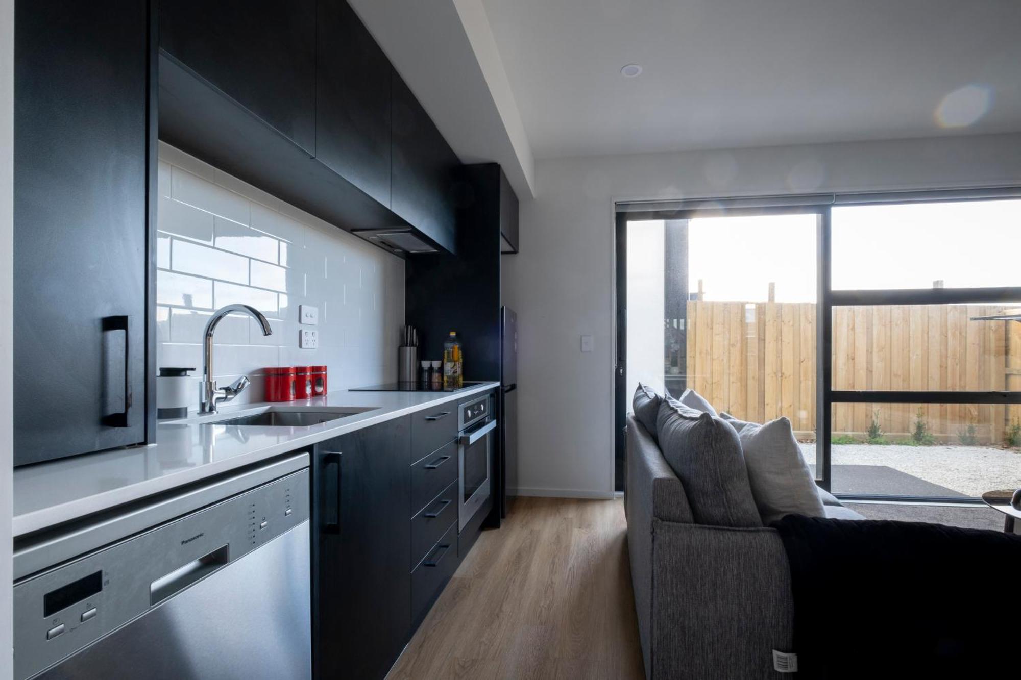 Luxury 2 Bed Townhome In Cbd Крайстчърч Екстериор снимка
