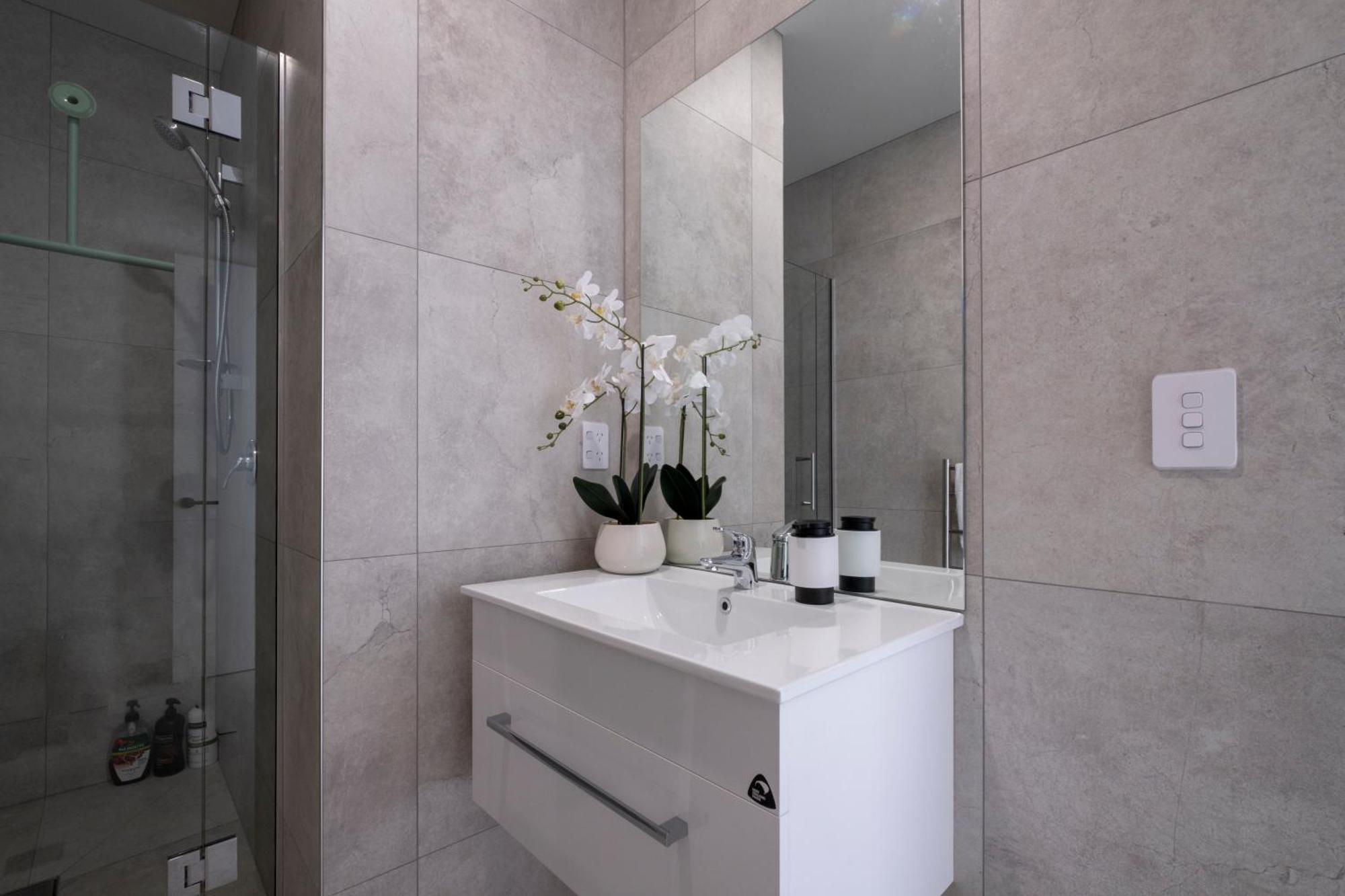 Luxury 2 Bed Townhome In Cbd Крайстчърч Екстериор снимка