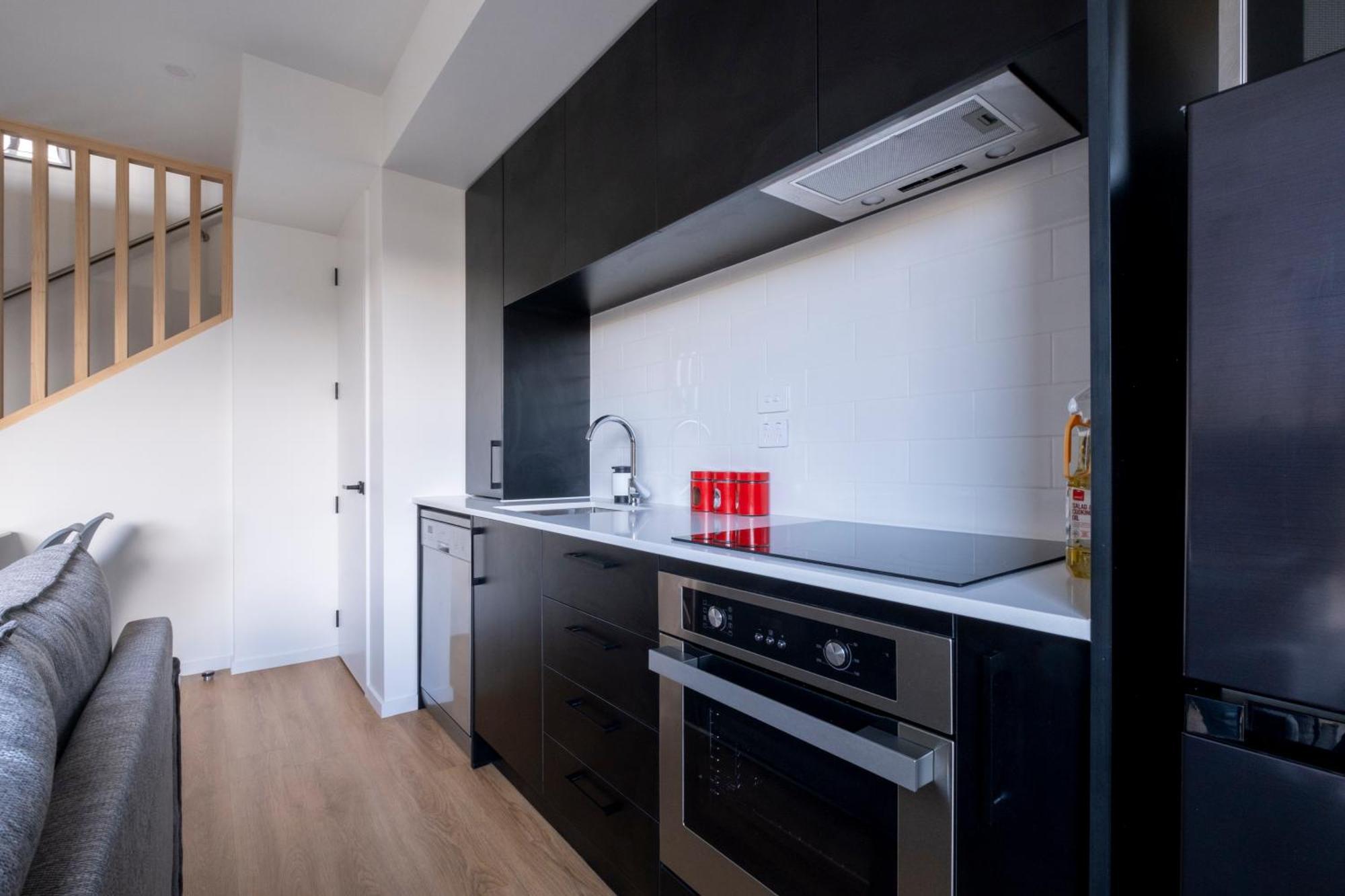 Luxury 2 Bed Townhome In Cbd Крайстчърч Екстериор снимка